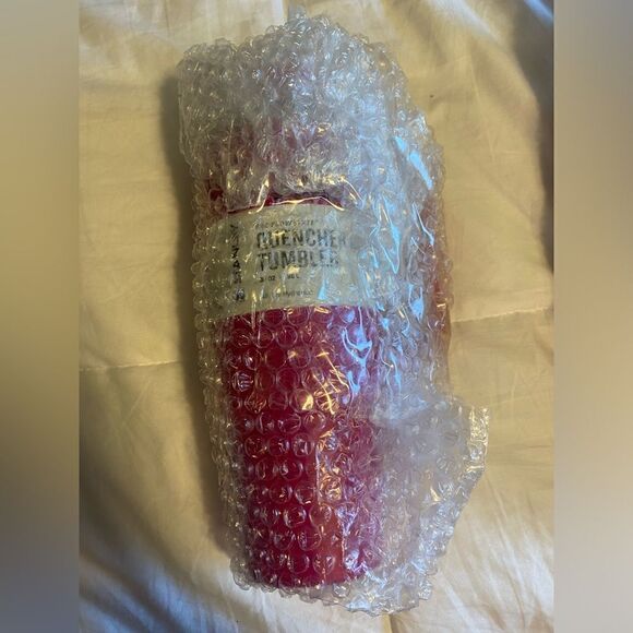 Stanley Quencher H2.0 Flowstate Tumbler in hot pink Fuschia - NWT - Picture 3 of 3